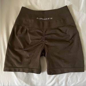 Alphalete Amplify Shorts in Mocha